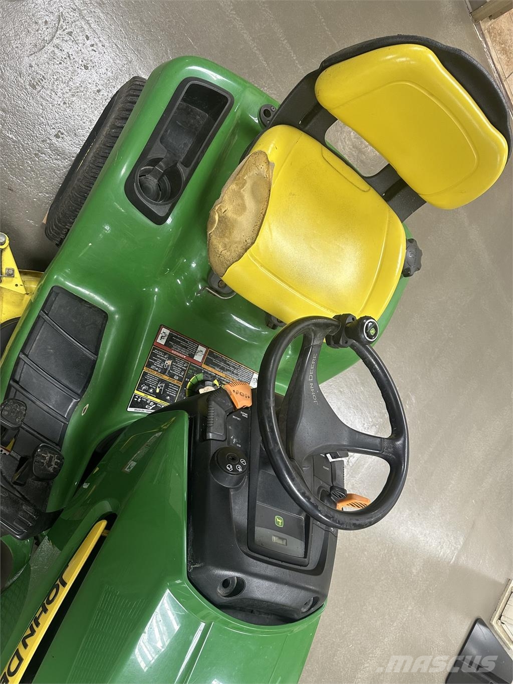 John Deere X320 Riding mowers