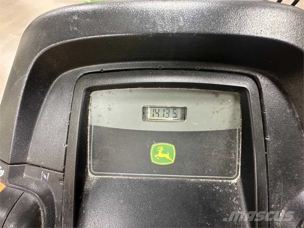 John Deere X320 Riding mowers