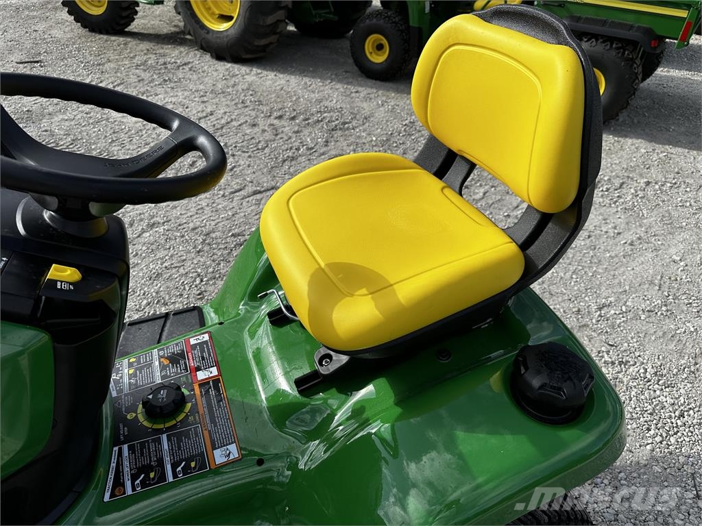 John Deere X330 Compact tractors