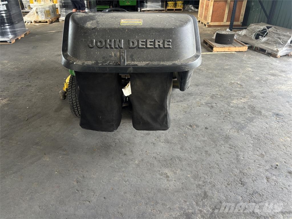 John Deere X340 ركوب الحشائش