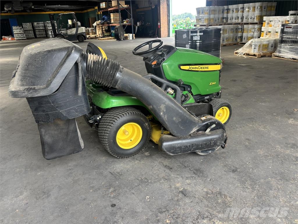 John Deere X340 ركوب الحشائش