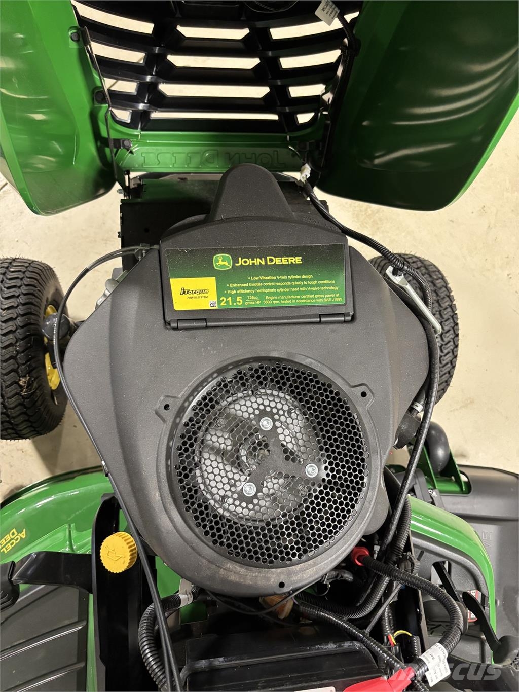 John Deere X350 جرارات مدمجة