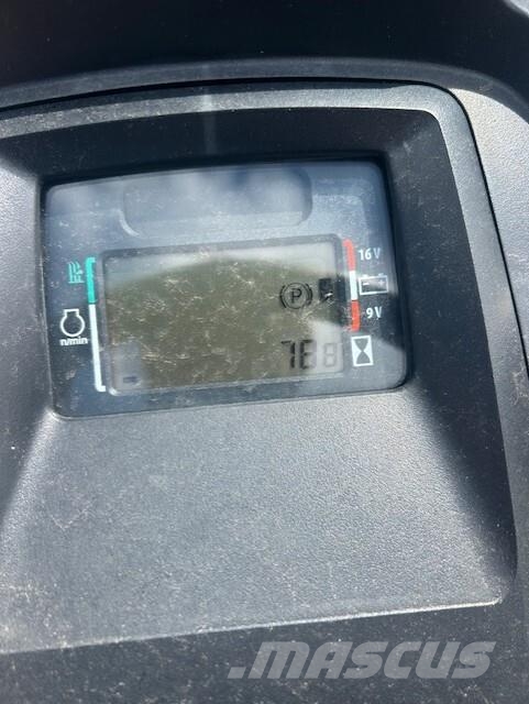 John Deere X350 جرارات مدمجة