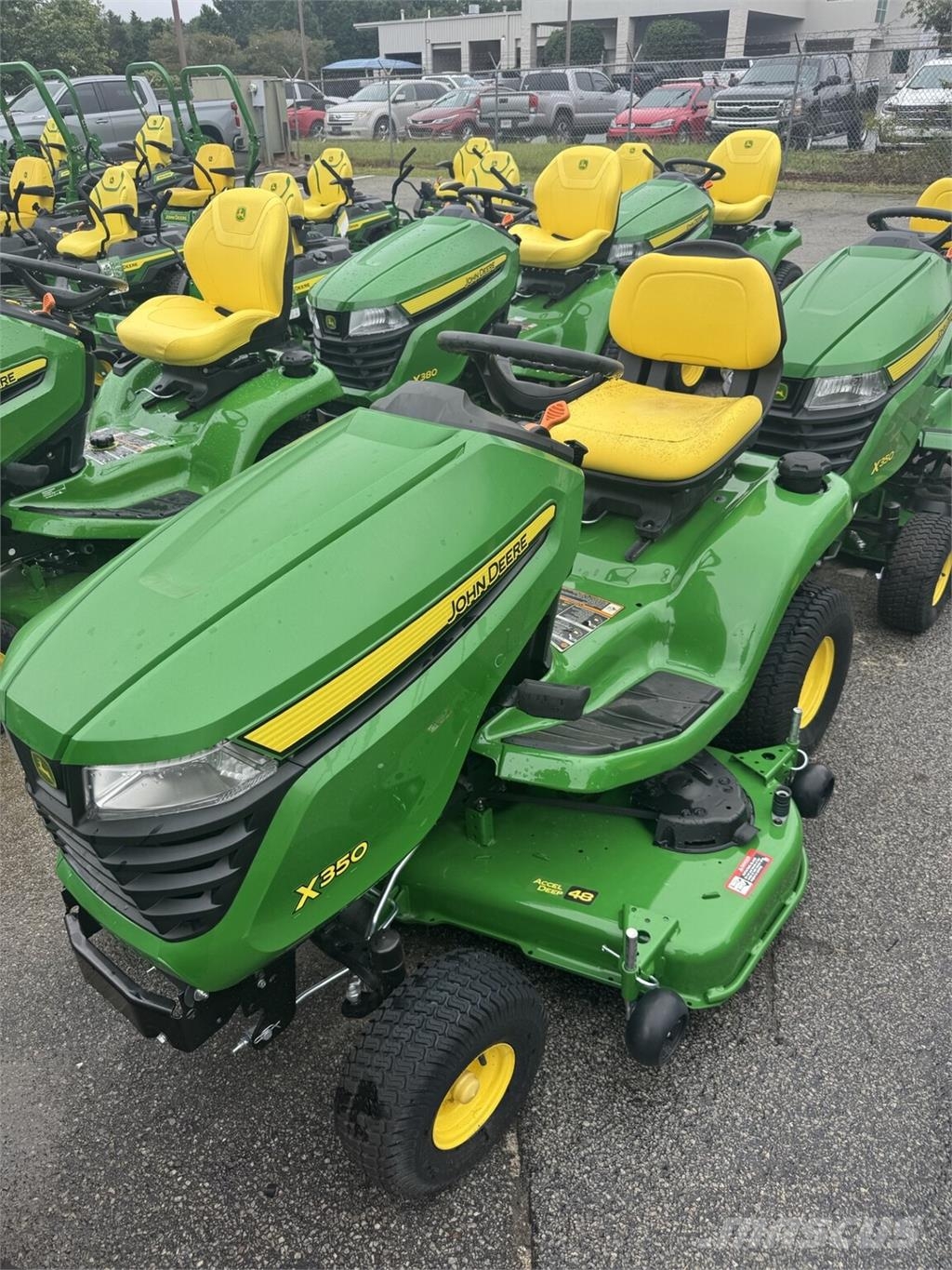 John Deere X350 جرارات مدمجة