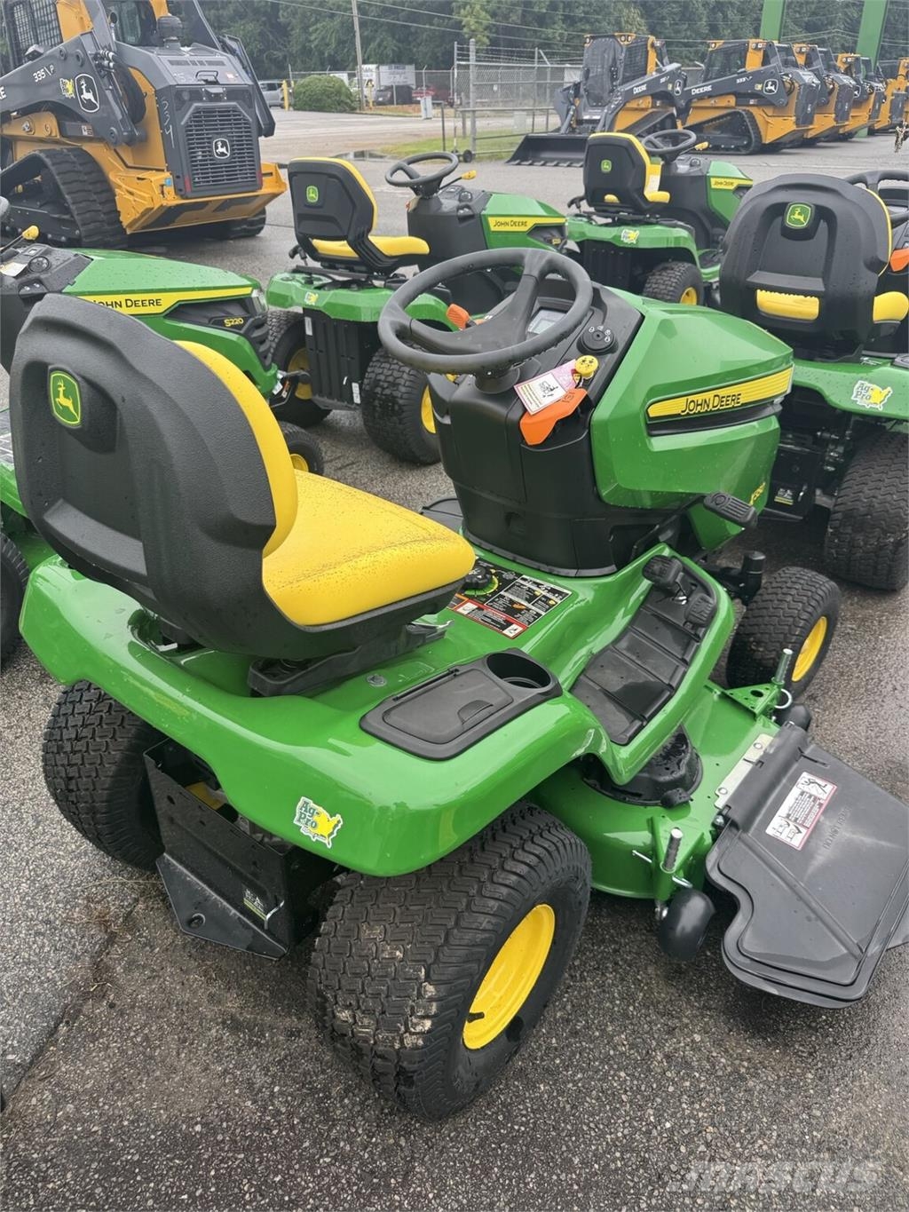 John Deere X350 جرارات مدمجة