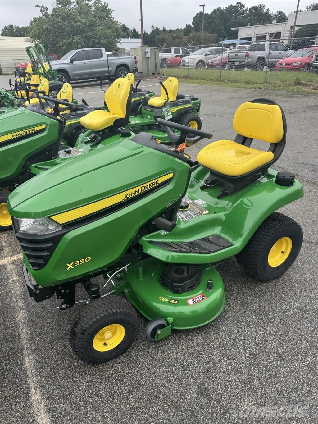 John Deere X350 جرارات مدمجة