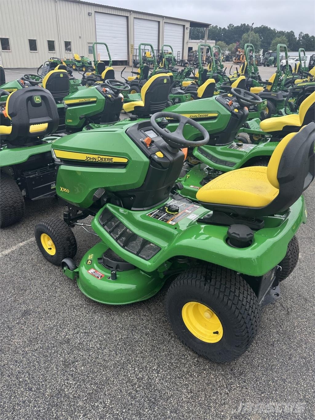 John Deere X350 جرارات مدمجة