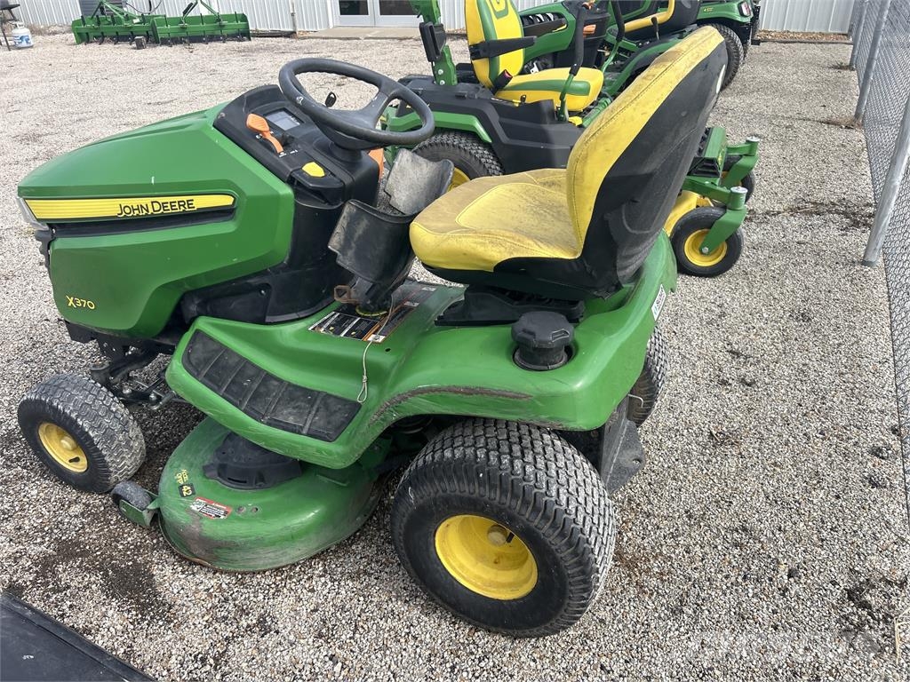John Deere X370 乗用・自走モア/芝刈り機