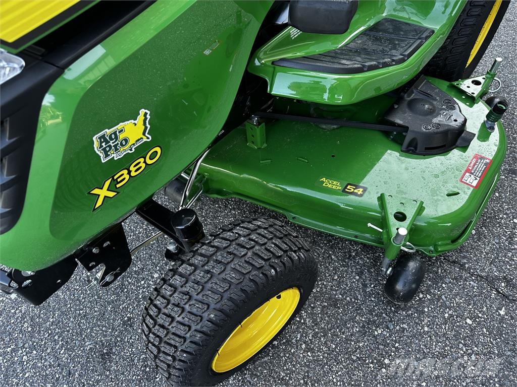 John Deere X380 Naudoti kompaktiški traktoriai