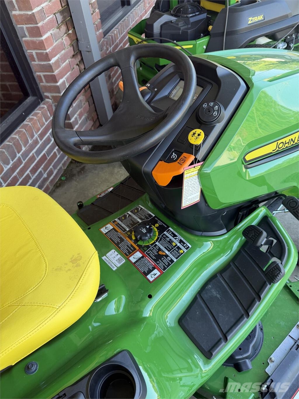 John Deere x380 Naudoti kompaktiški traktoriai