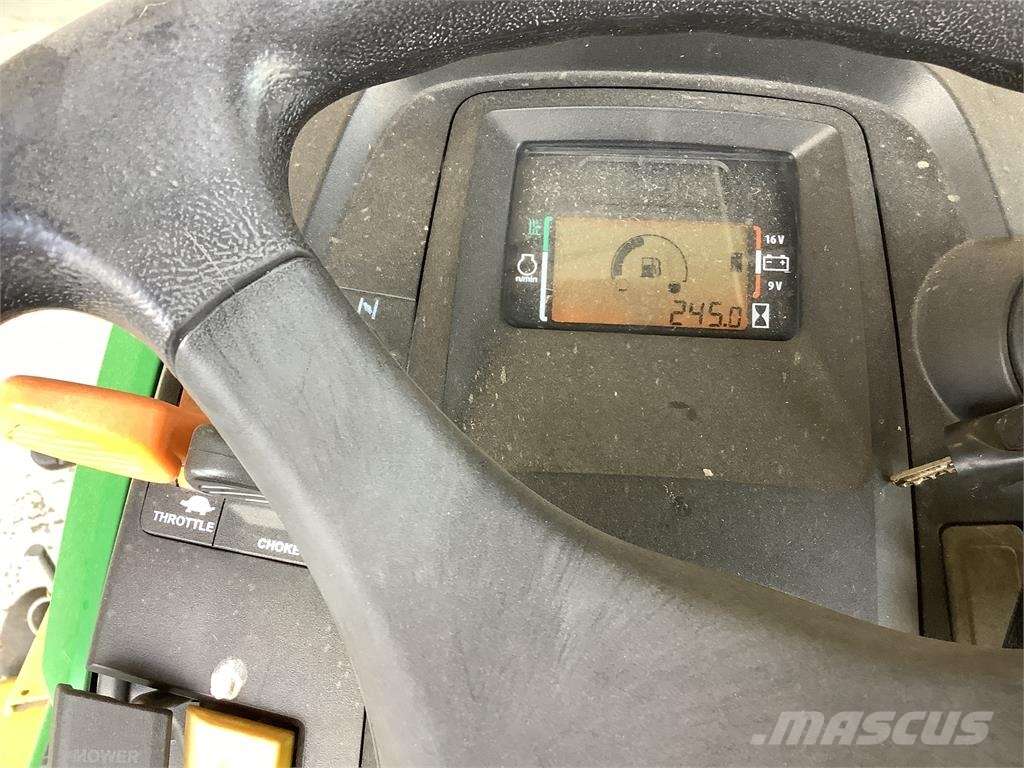 John Deere x380 Päältäajettavat ruohonleikkurit