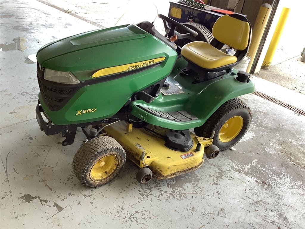 John Deere x380 Päältäajettavat ruohonleikkurit