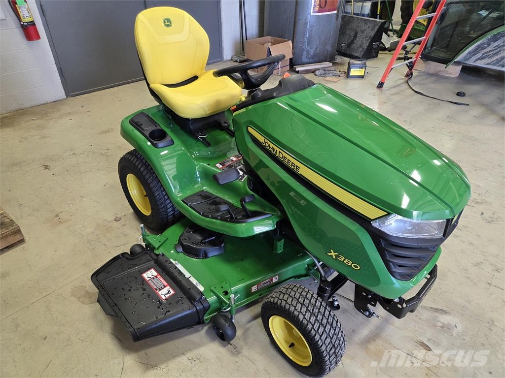 John Deere X380 Manji traktori