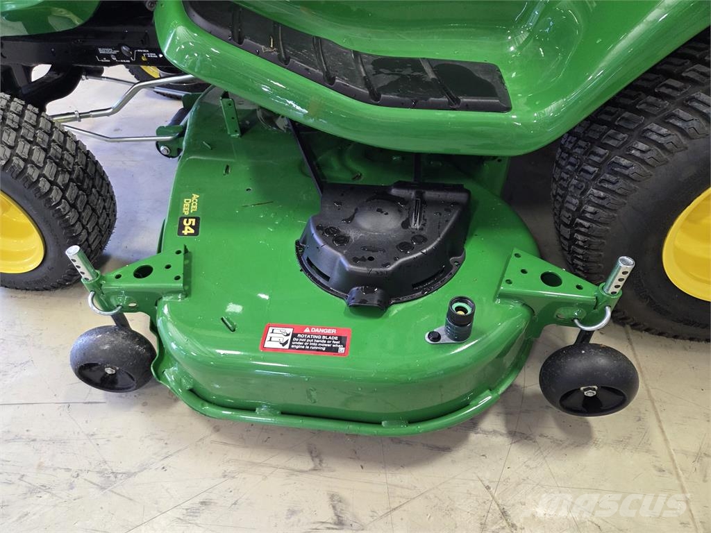 John Deere X380 Manji traktori