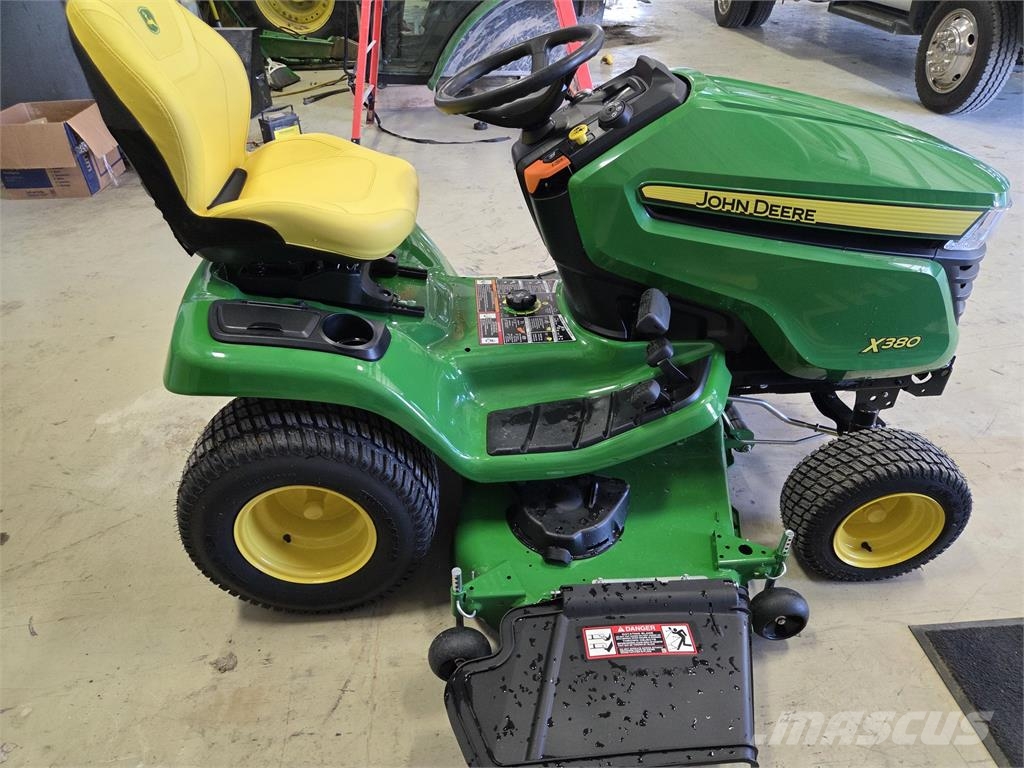 John Deere X380 Manji traktori