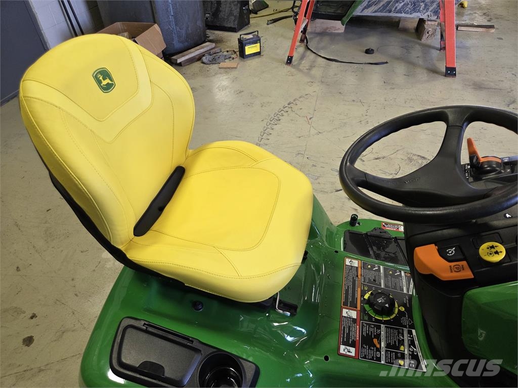 John Deere X380 Manji traktori