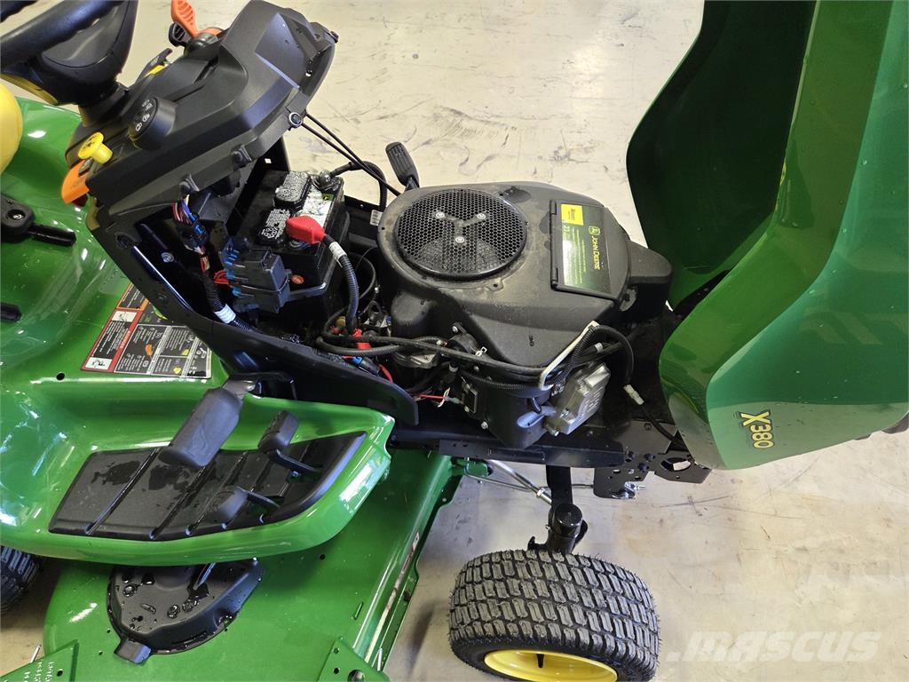 John Deere X380 Manji traktori