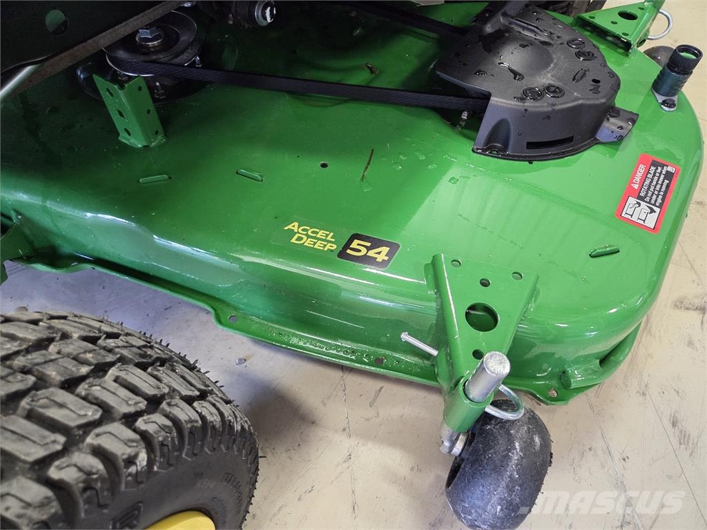 John Deere X380 Manji traktori