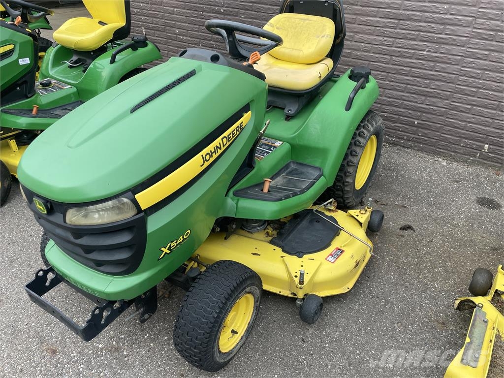 John Deere X540 Päältäajettavat ruohonleikkurit