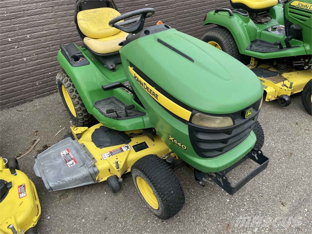 John Deere X540 Päältäajettavat ruohonleikkurit