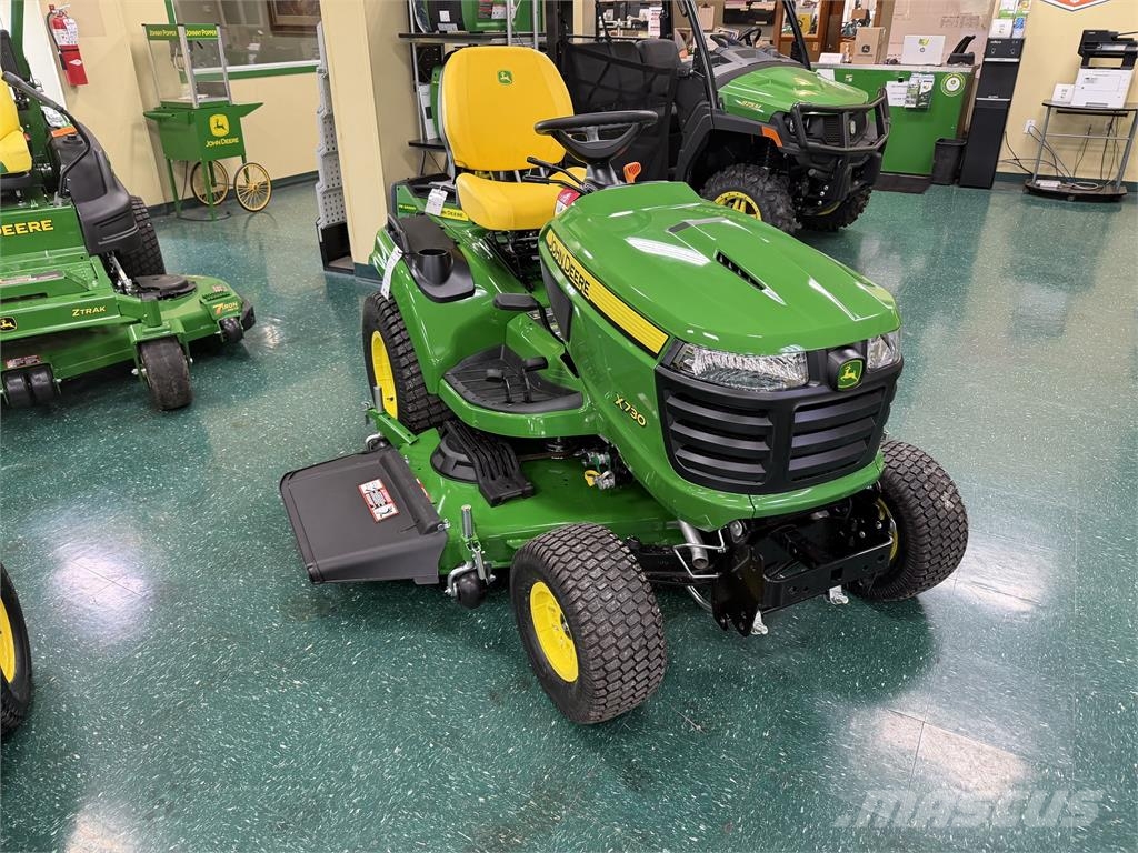 John Deere X730 소형 트랙터