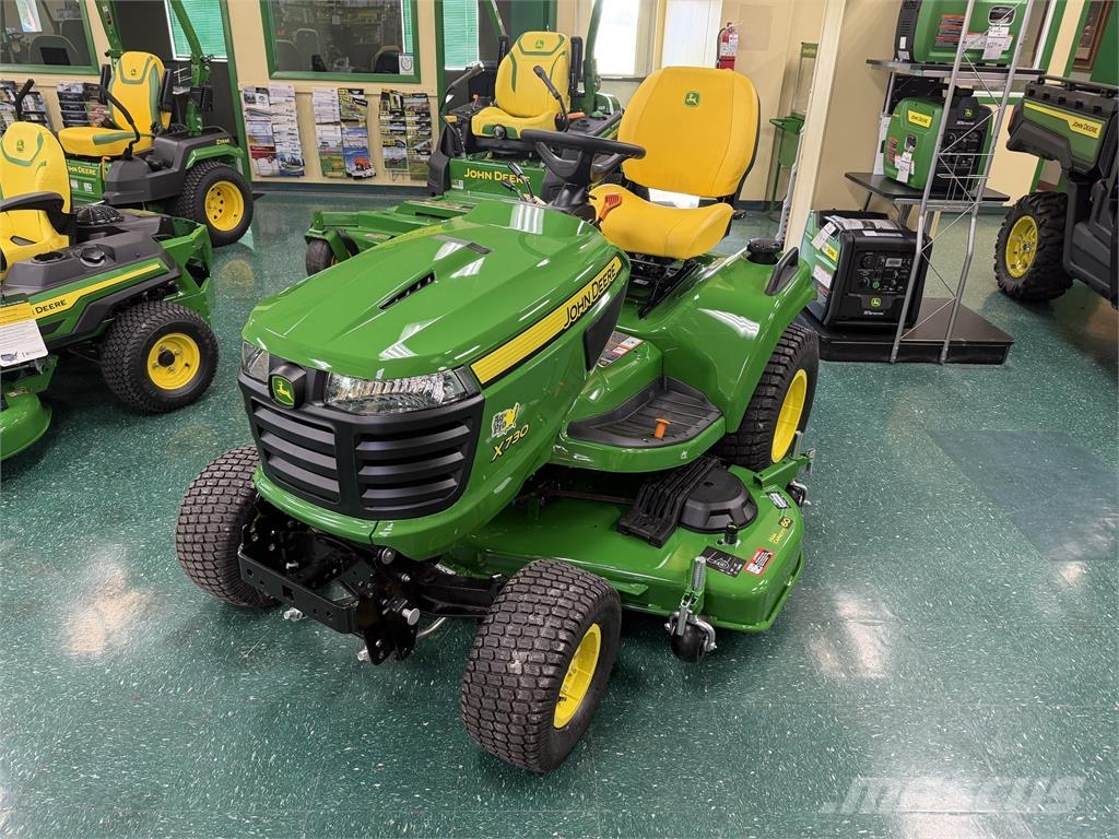 John Deere X730 소형 트랙터