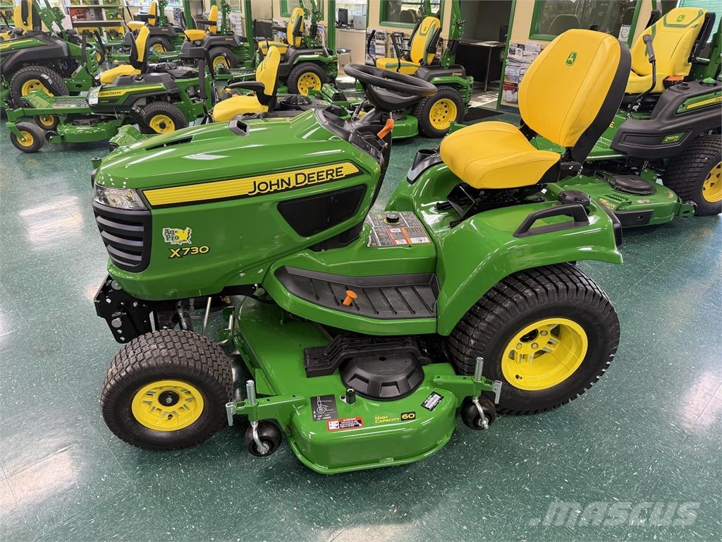 John Deere X730 소형 트랙터