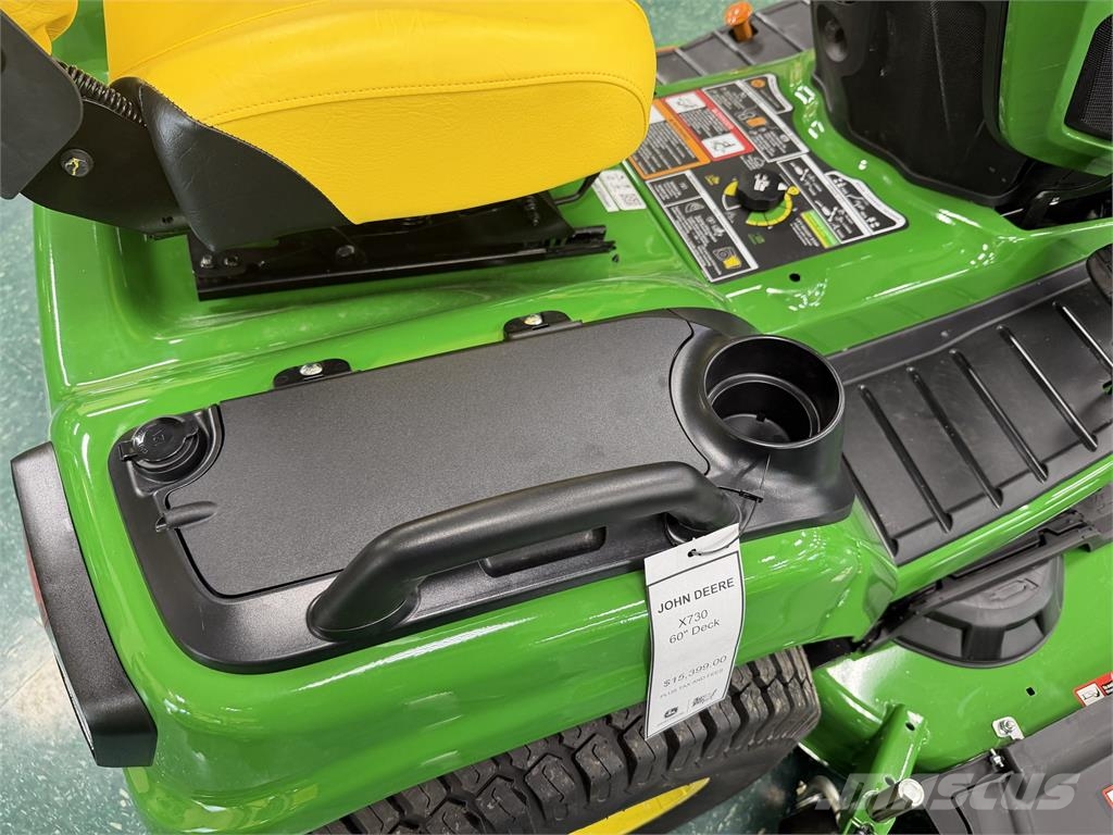 John Deere X730 소형 트랙터