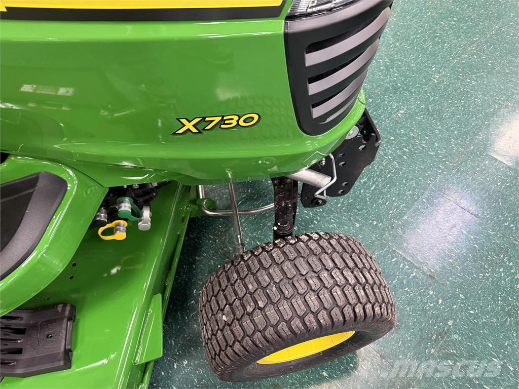 John Deere X730 소형 트랙터
