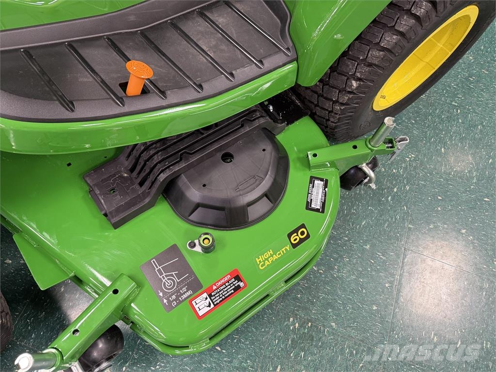 John Deere X730 소형 트랙터