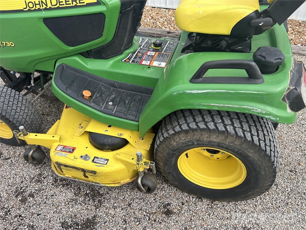 John Deere X730 コンパクトトラクター