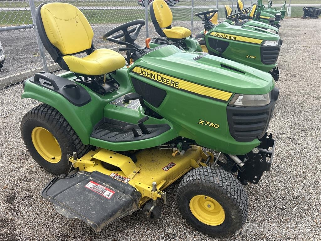 John Deere X730 コンパクトトラクター