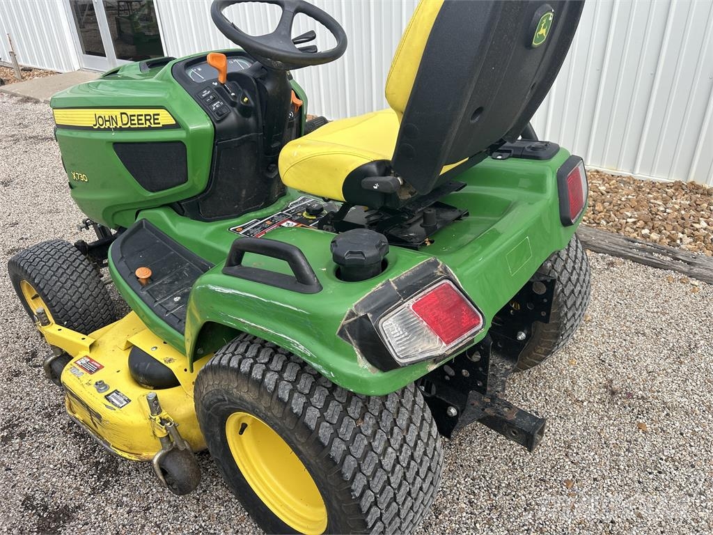 John Deere X730 コンパクトトラクター