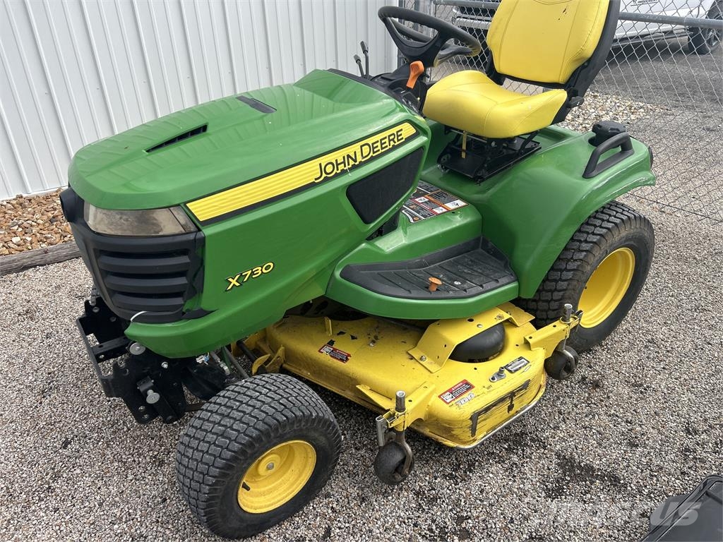 John Deere X730 コンパクトトラクター