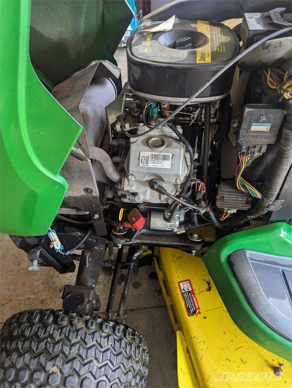John Deere X738 Compact tractors