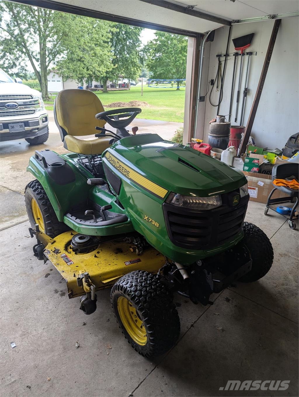 John Deere X738 Compact tractors
