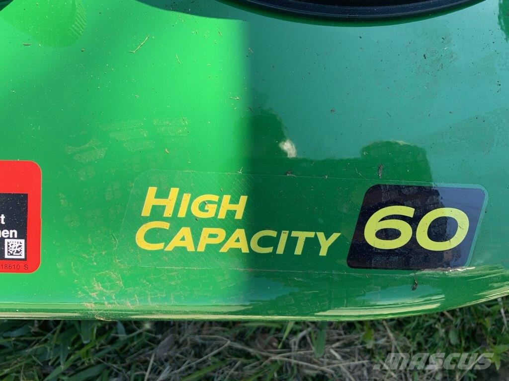 John Deere X738 Трактори