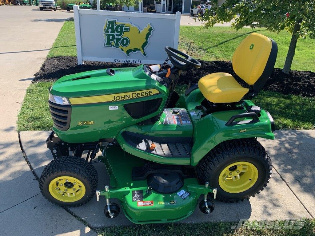 John Deere X738 Трактори