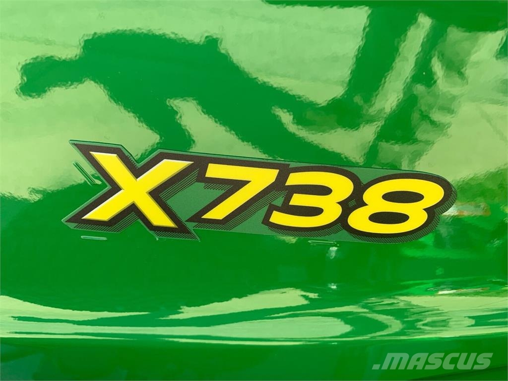John Deere X738 Трактори