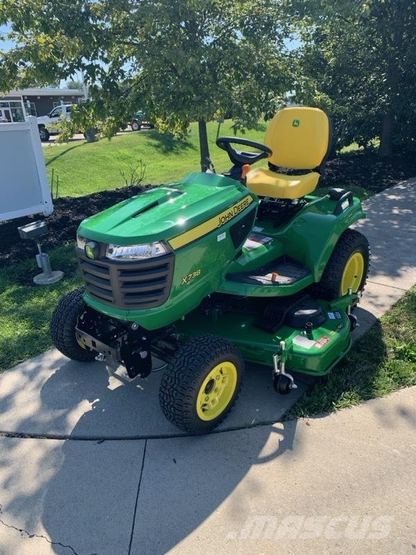 John Deere X738 Трактори