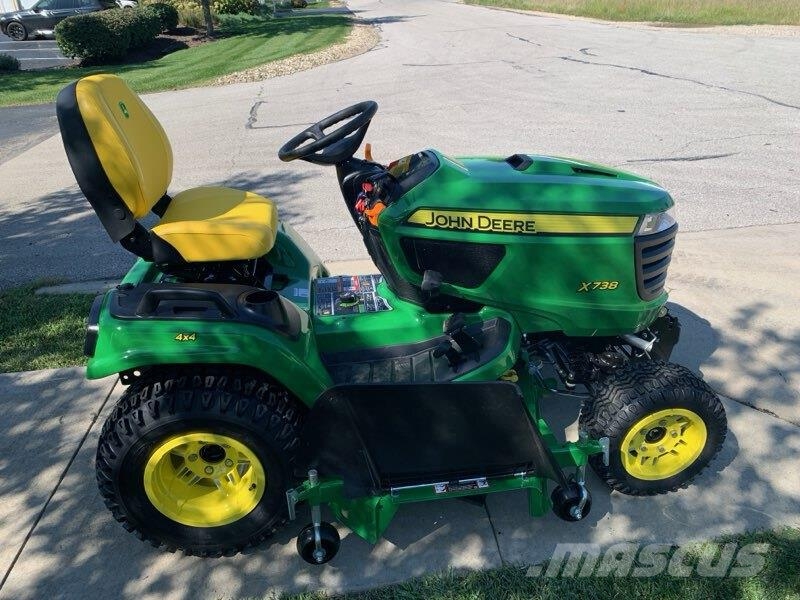 John Deere X738 Трактори