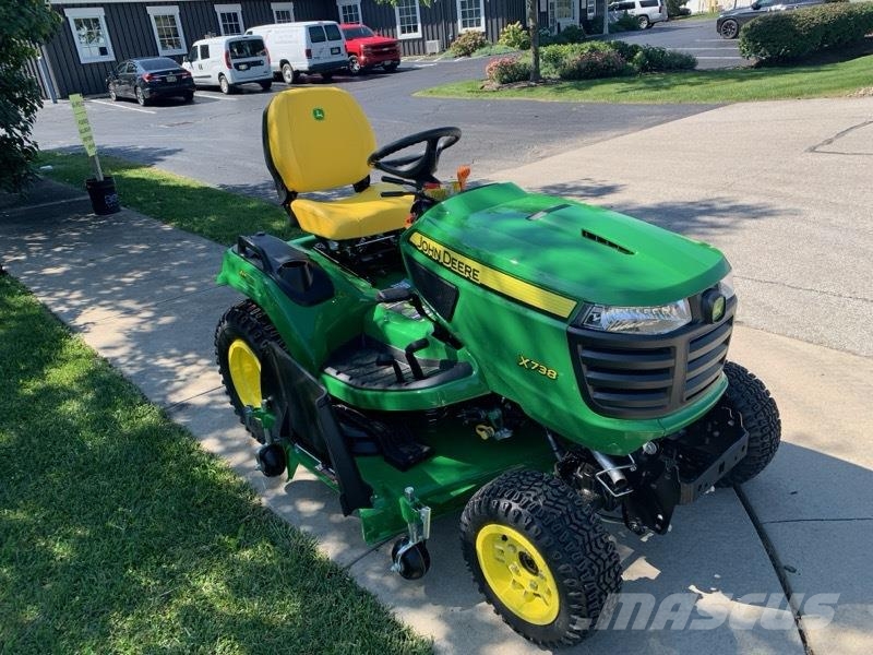 John Deere X738 Трактори