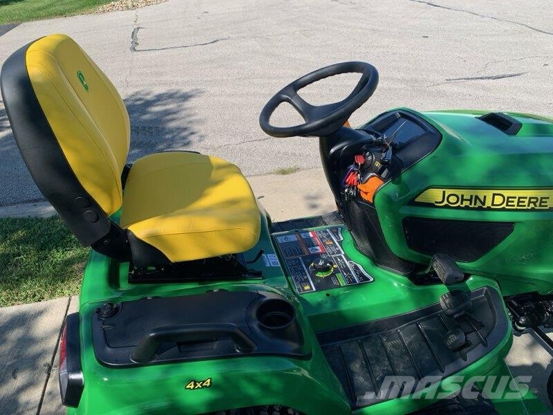 John Deere X738 Трактори
