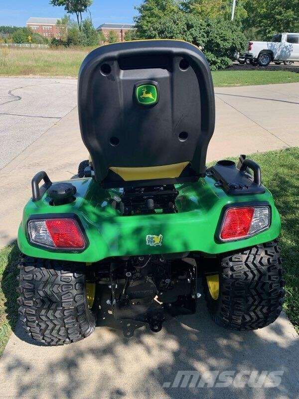 John Deere X738 Трактори