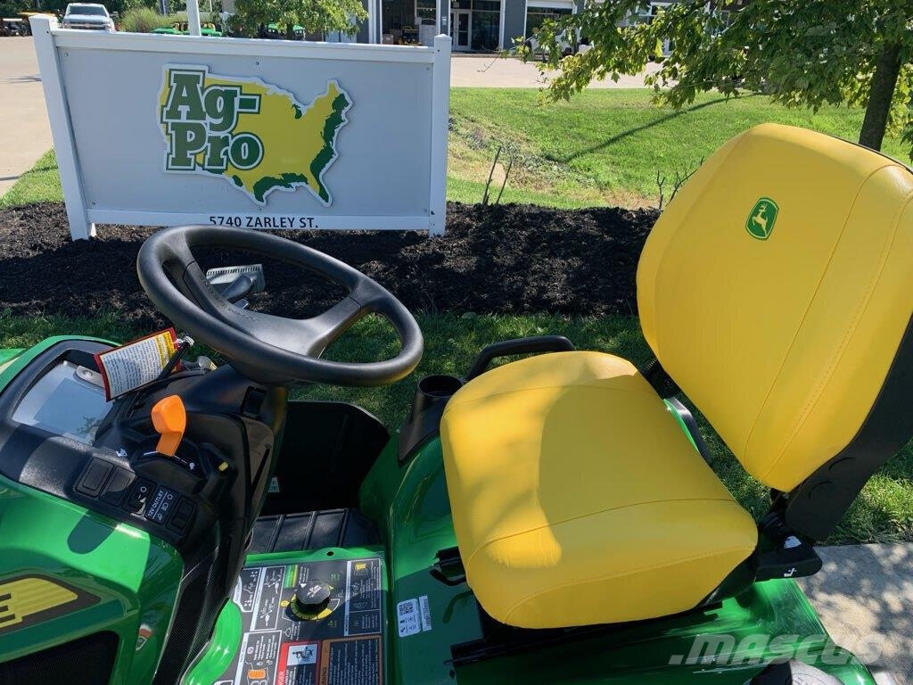 John Deere X738 Трактори