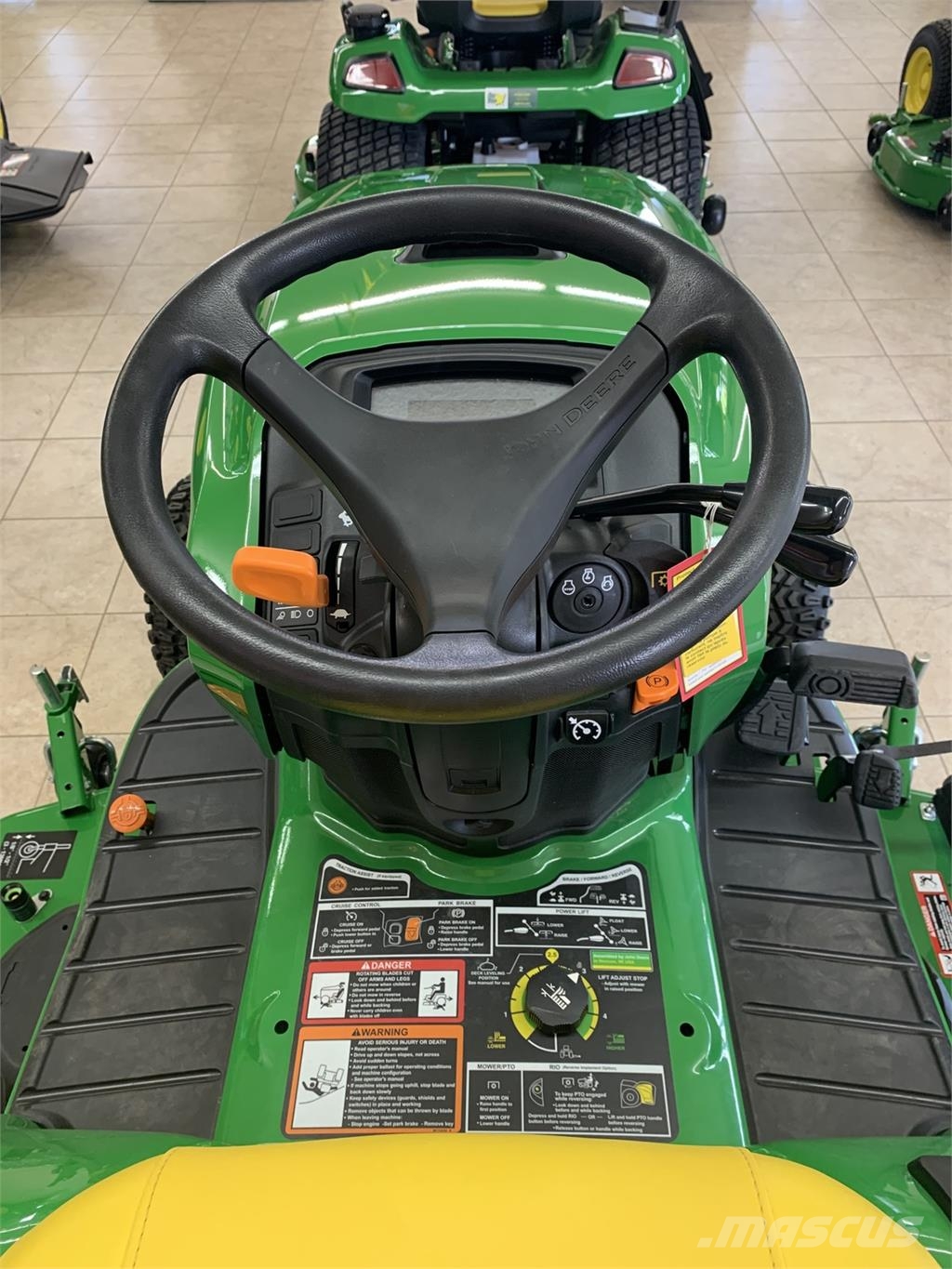 John Deere X738 Трактори