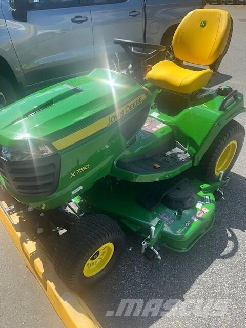 John Deere X750 Kompakttraktorer