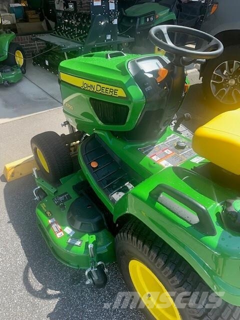 John Deere X750 Kompakttraktorer