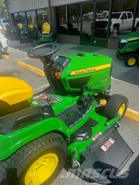 John Deere X750 Kompakttraktorer