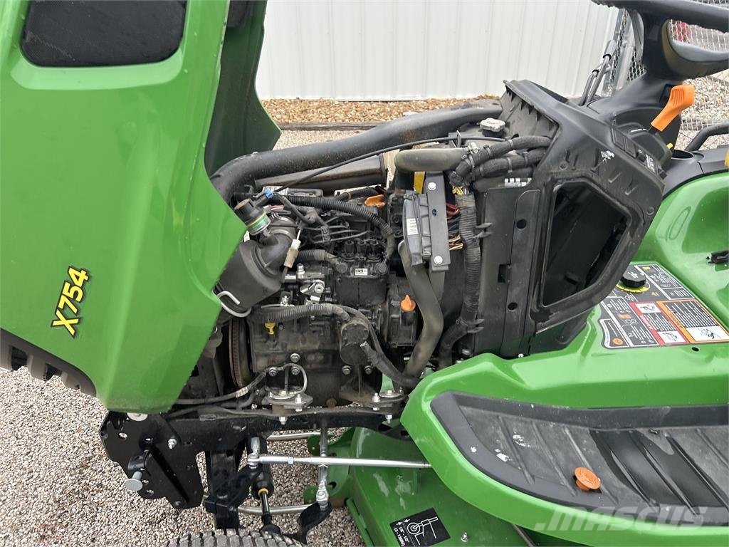 John Deere X754 Manji traktori